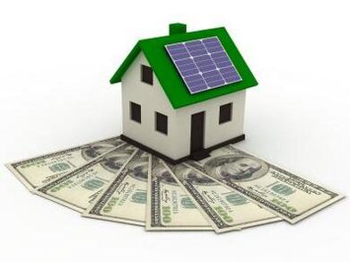Painéis solares no telhado da casa para economizar energia