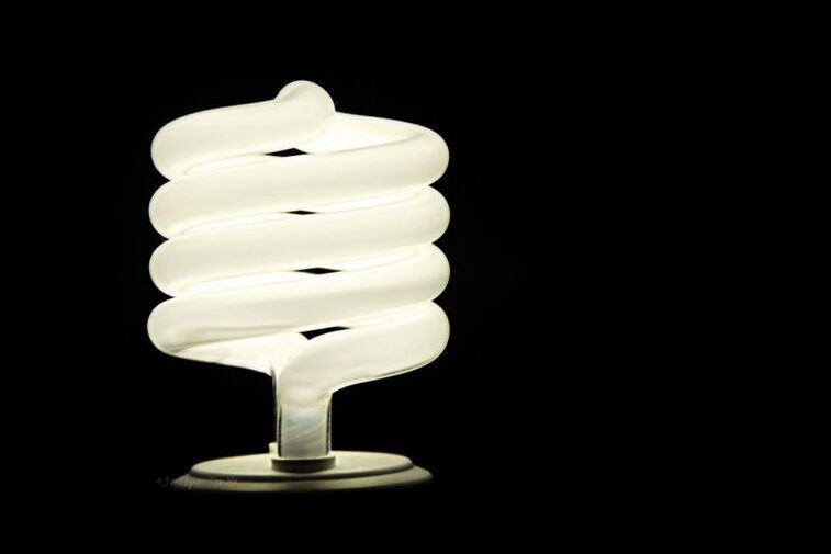 lâmpada economizadora de energia para economizar eletricidade